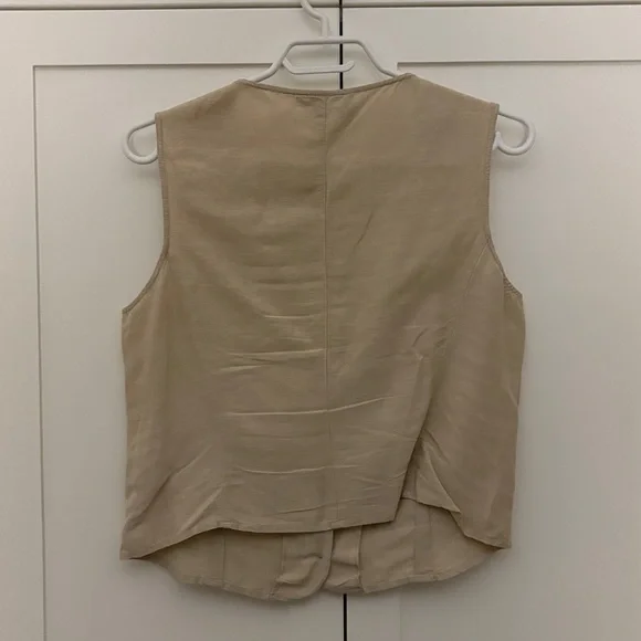 Linen Button-Up Vest - Picture 4 of 4